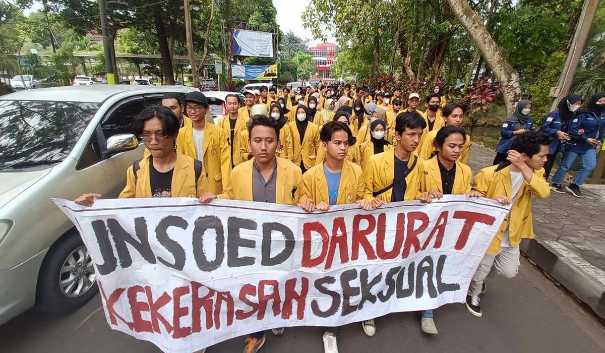Mahasiswa Unsoed Turun ke Jalan Protes Kekerasan Seksual di Kampus