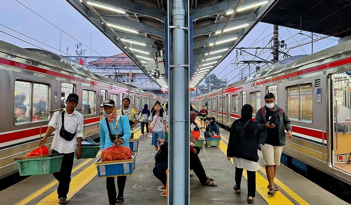 Dua Pelaku Pencurian Tas Berisi Laptop di Stasiun Angke Berhasil Ditangkap!
