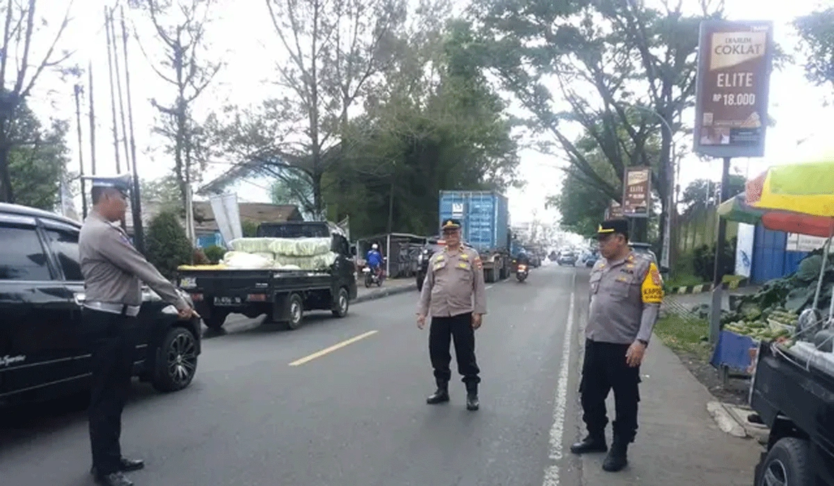 Heboh! Pria di Sukabumi Dibacok Saat Terjebak Macet Di Siang Bolong
