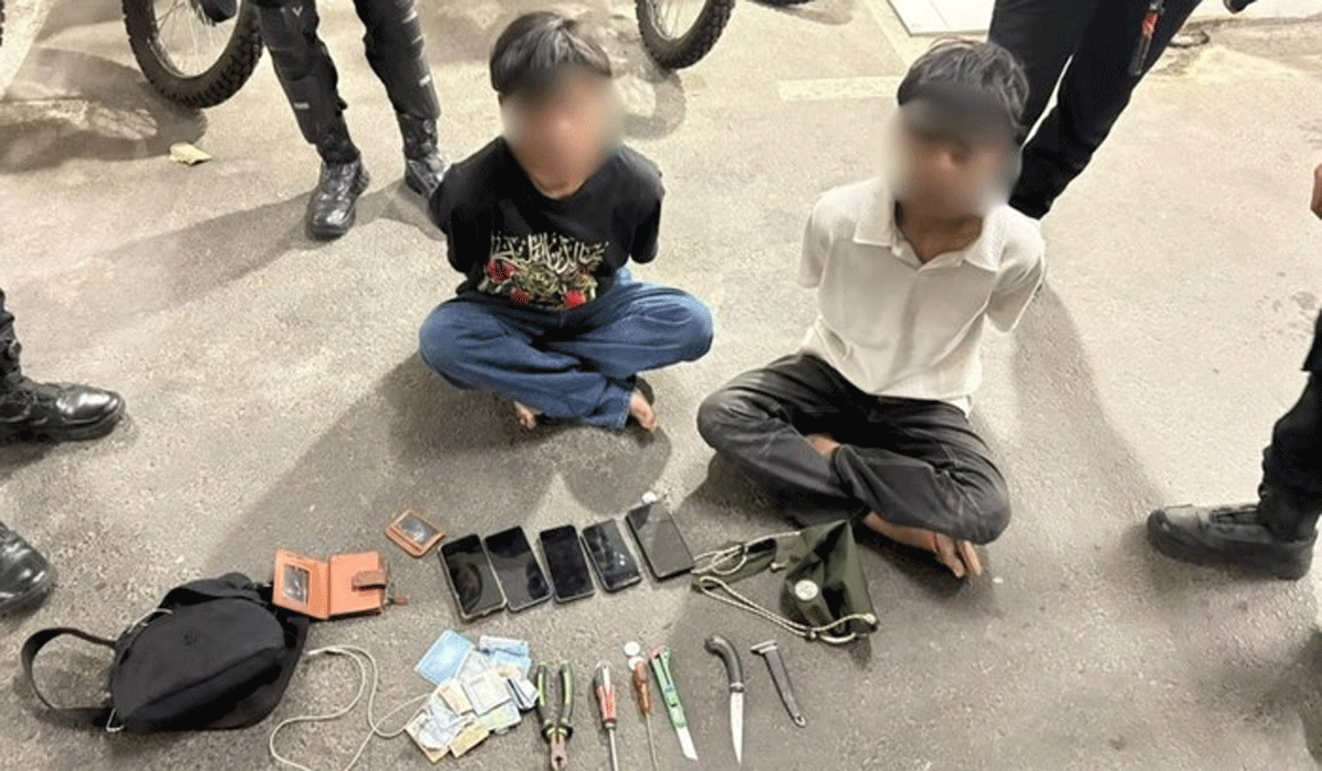 2 Pemuda Diduga Begal Ditangkap di Jaktim, Polisi Sita Pisau dan 5 Ponsel