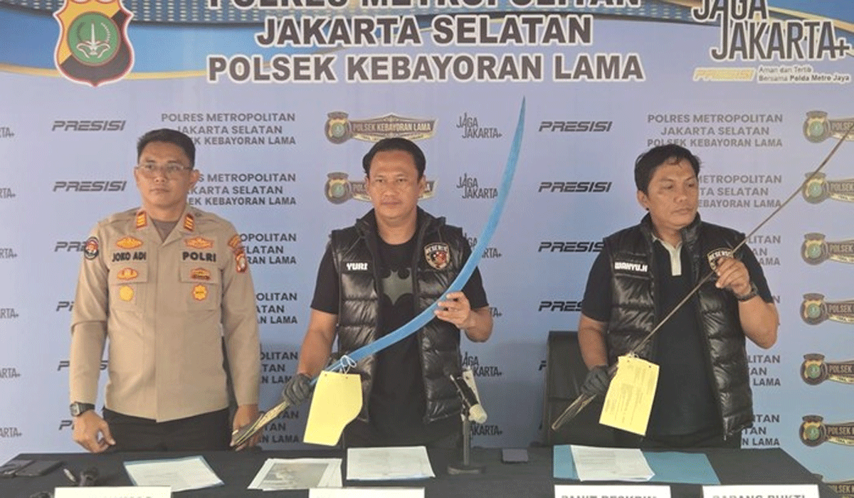 Dikira Begal, 2 Pria Bawa Celurit di Jaksel Ternyata Hendak Tawuran Dikira Begal, 2 Pria Bawa Celurit di Jaksel Ternyata Hendak Tawuran